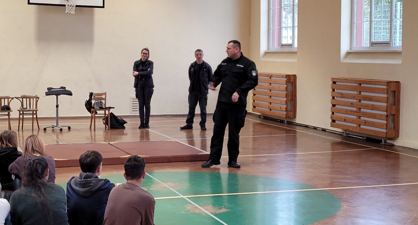 Rozmawiali z licealistami, jak strzec się przemocy