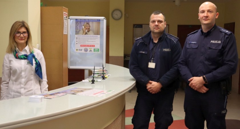 Policjanci spotykają się z seniorami w wołowskim ZUS-ie