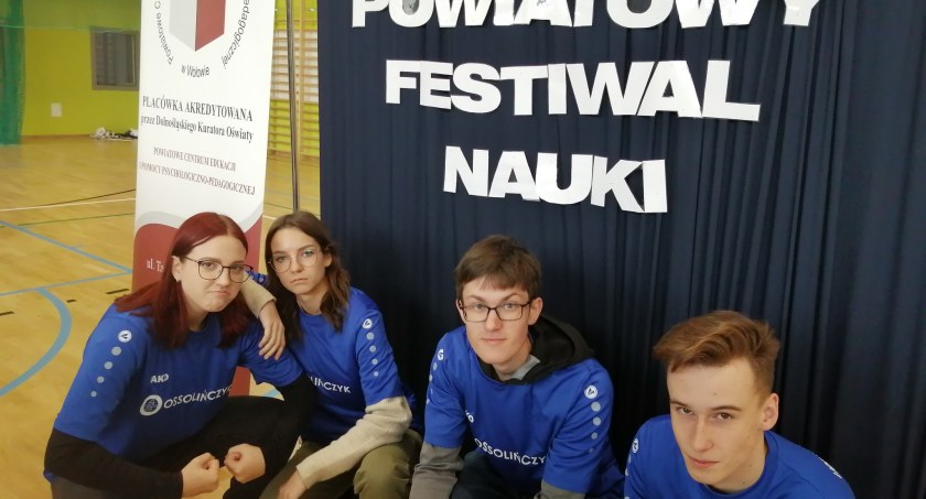 Licealiści z Brzegu Dolnego na Powiatowym Festiwalu Nauki