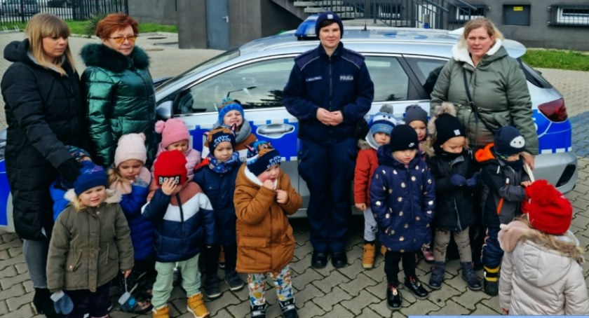 Przedszkolaki  z Brzegu Dolnego z wizytą na komisariacie