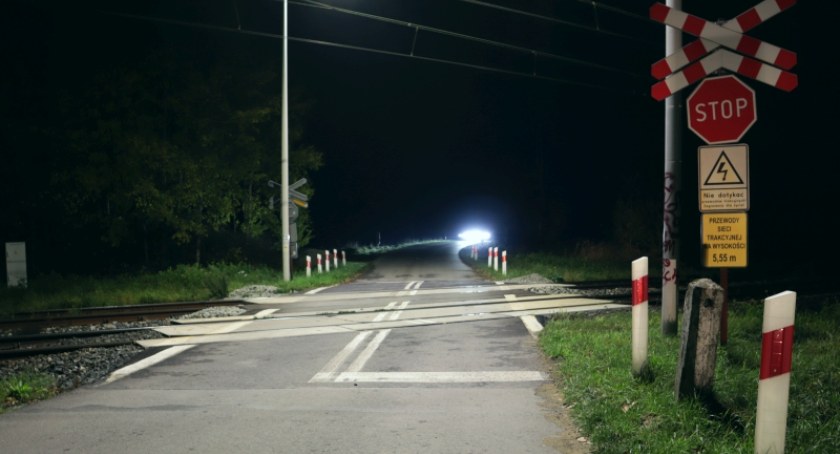 Policja apeluje o ostrożność na przejazdach kolejowych