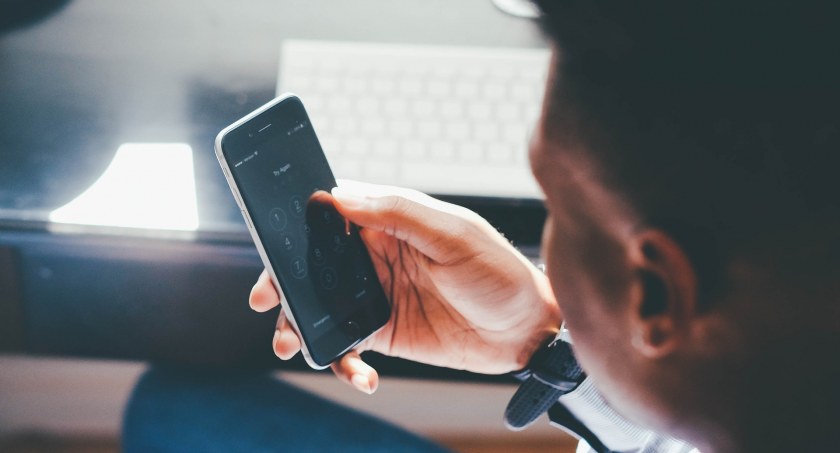 Pracownik ZUS prosi o dane przez telefon? Nie daj się nabrać