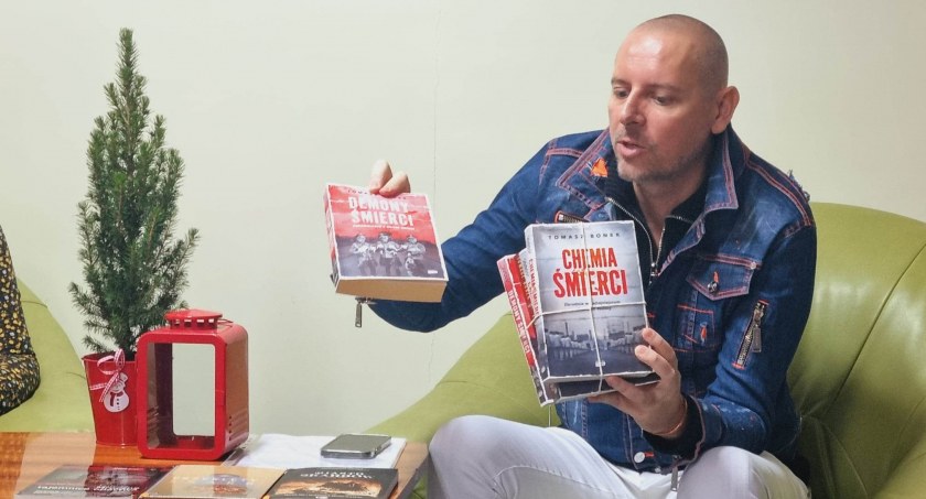 Dziennikarz i dokumentalista Tomasz Bonek spotkał się z licealistami z Wołowa