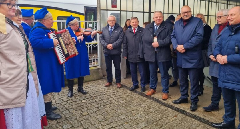 Pociągi Kolei Dolnośląskich powróciły do Wołowa [WIDEO, ZDJĘCIA]