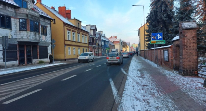 Słaba widoczność, ślisko! Kierowcy, bądźcie ostrożni! 