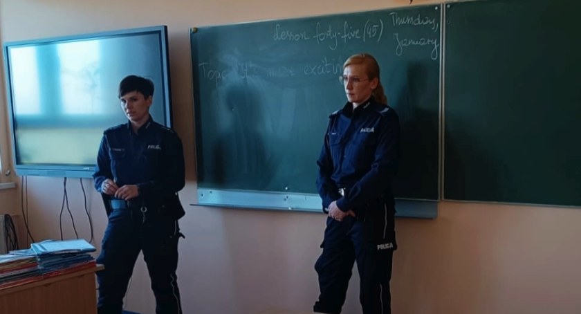Dzielnicowe spotkały się uczniami