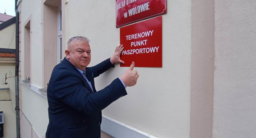 Po paszport można już jechać do Wołowa