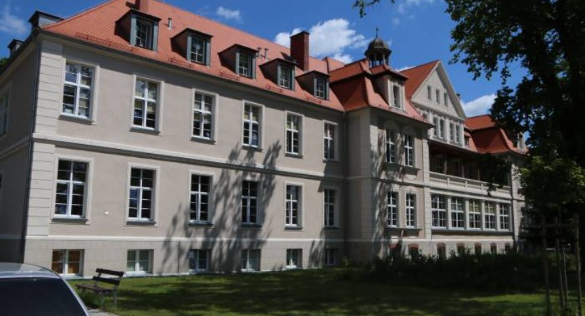 Niegodne warunki dla starszych osób w zakładzie opiekuńczym? Rodziny proszą o pomoc