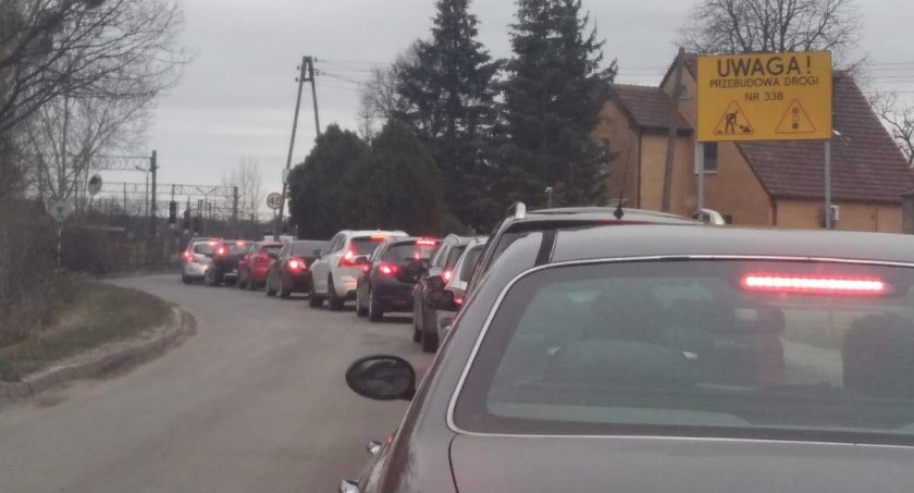 Drogi i przejazd zamknięte. Kierowcy proszeni są o cierpliwość