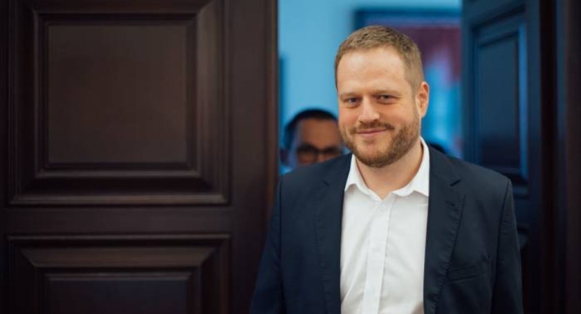 O programach unijnych, rządowych i kampanii wyborczej PiS-u