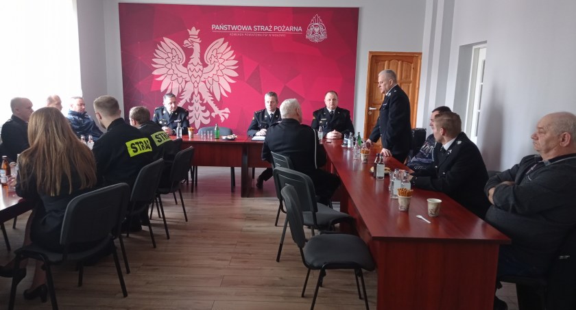 Strażacy-ochotnicy rozmawiali i planowali 