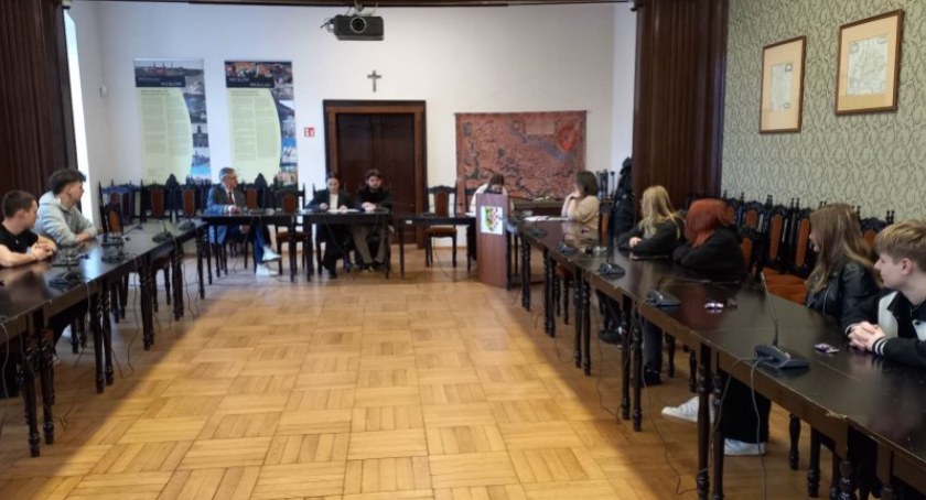 Młodzi radni obradowali przed świętami