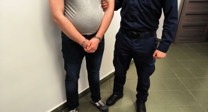 Podejrzany o znęcanie, groźby i znieważenie policjantów trafił do aresztu
