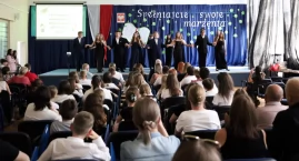 Zakończenie roku szkolnego klas ósmych w Wińsku – wzruszające pożegnanie i piękny polonez
