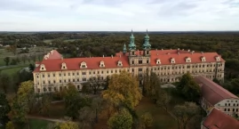 REPORTAŻ | Lubiąż. Imperium, które rozsypało się w ciszy, ale...