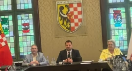 Dubaj, absolutorium i pytania o powiat. Radni mówią, że nie są opozycją i nie są 