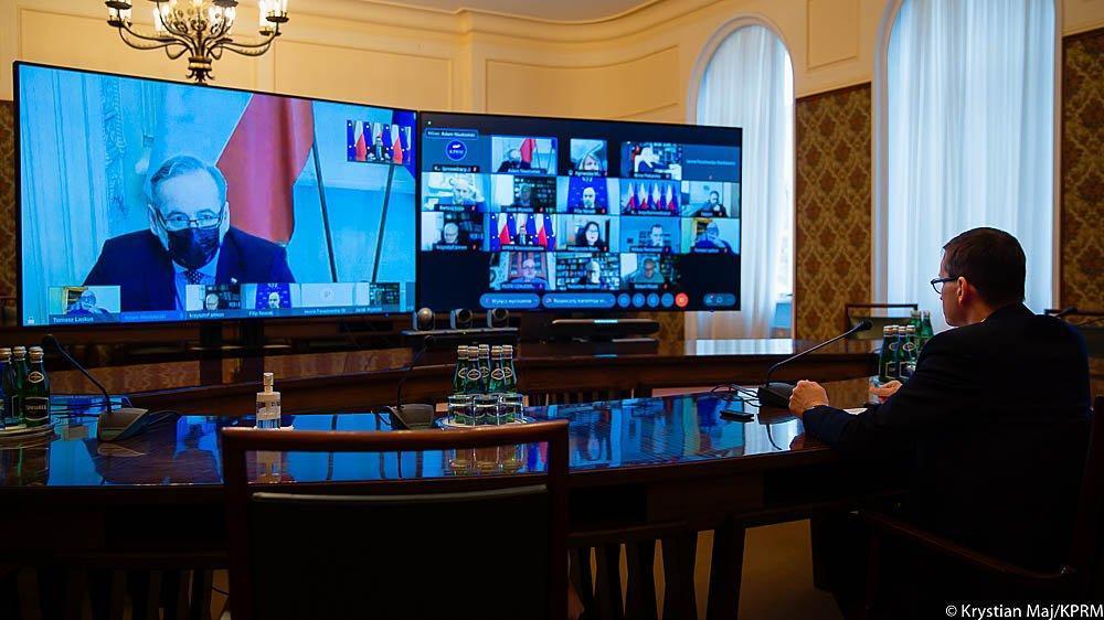 Premier nie słucha Rady Medycznej