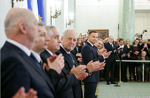 A. Duda wręczył nominacje profesorskie. Są lekarze i farmaceuci