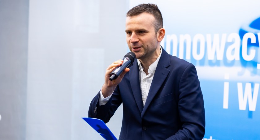 Dziennikarz medyczny nie tylko przekazuje informacje, ale i popularyzuje wiedzę