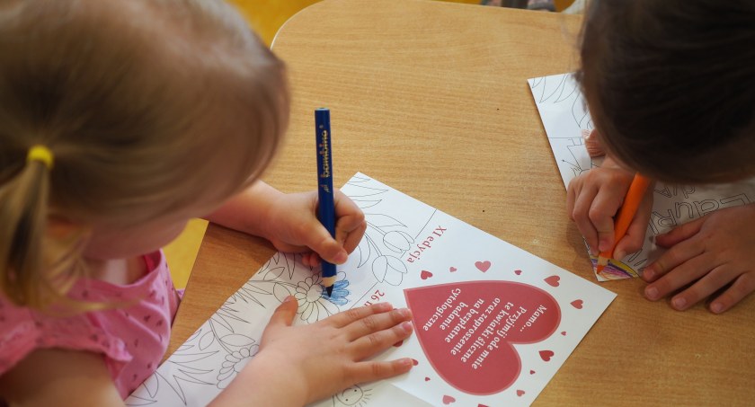Przedszkolaki zapraszają mamy na cytologię