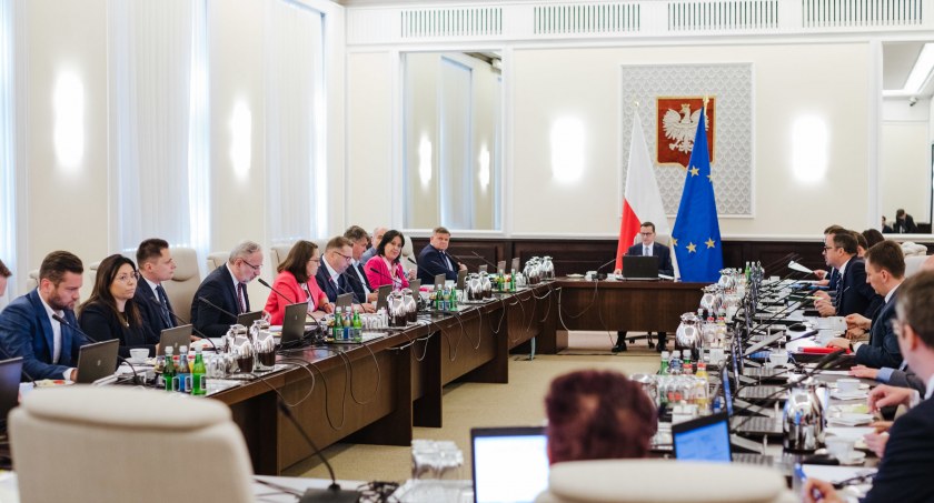 Duża nowelizacja ustawy refundacyjnej przyjęta przez rząd 