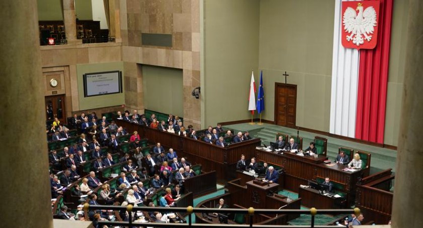 Poselski projekt noweli o prawach pacjenta wraca do komisji, by ta rozpatrzyła poprawki