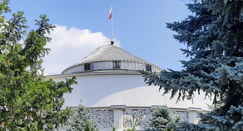 Komisja Zdrowia za projektem nowelizacji ustawy refundacyjnej