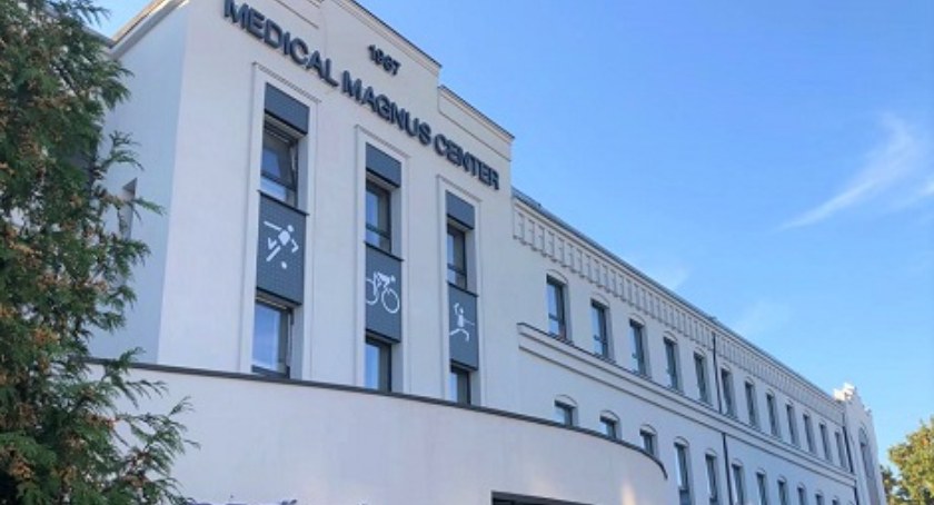 W Łodzi pacjenci zamiast stukania młotka podczas operacji ortopedycznych słuchają muzyki