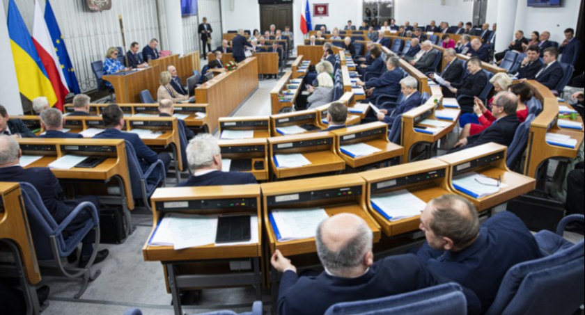 Ustawa o zawodach medycznych wraca do prac w senackiej komisji zdrowia