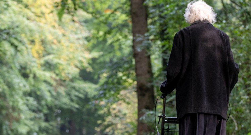 Senat/ Komisja Zdrowia wstrzymała się od głosu ws. ustawy o szczególnej opiece geriatrycznej