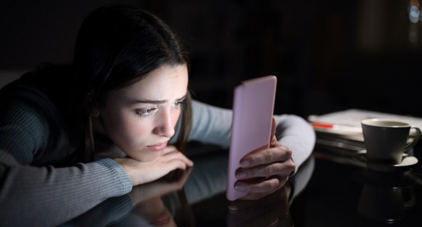 UNICEF walczy z hejtem w sieci i chce zakazu używania smartfonów w szkołach 