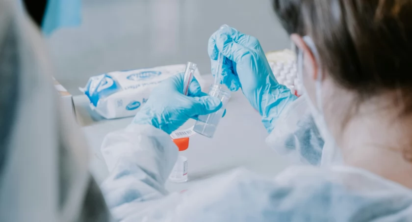 Zmarła przez błąd pielęgniarki. Sąd zasądził 1,6 mln zł zadośćuczynienia dla rodziny