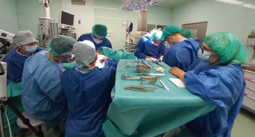 Dwa przełomowe zabiegi w leczeniu pacjentów z nowotworami jamy ustnej i twarzy w UCK