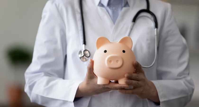 Minimalne wynagrodzenia w ochronie zdrowia obowiązujące od 1 lipca 2024. Siatka płac medyków