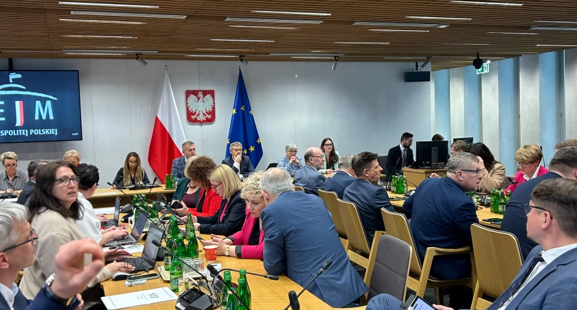 Ustawa obywatelska w sprawie wynagrodzeń w zdrowiu skierowana do podkomisji