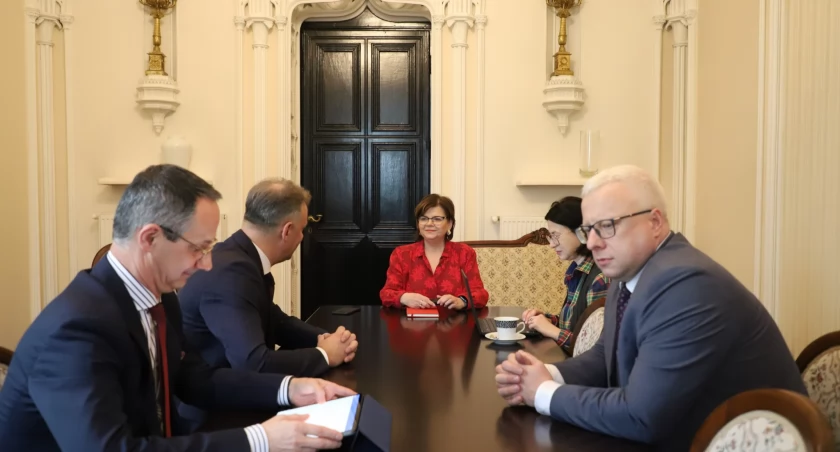 Minister Zdrowia spotkała się z Naczelną Izbą Aptekarską