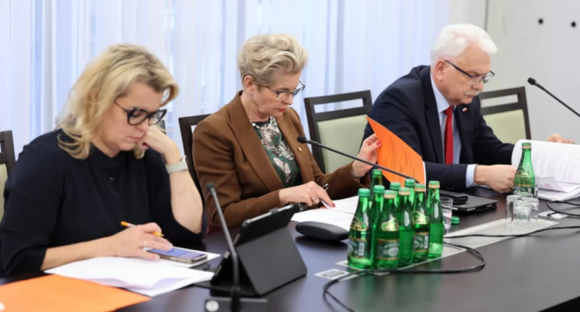 Zielone światło od senackiej Komisji Zdrowia dla wydłużenia terminu wprowadzenia w życie KSO