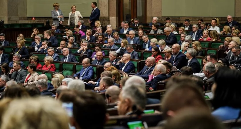 Dysproporcje pomiędzy województwami ws. podziału środków za nadwykonania. Wiceminister Konieczny tłumaczy, z czego to wynika