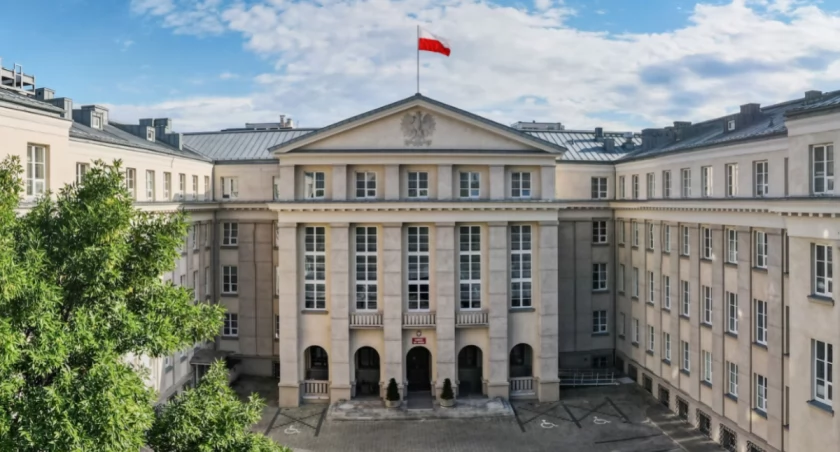 35 mln złotych na dodatki covidowe nienależnie. Pierwsze wnioski z kontroli NFZ dostępne