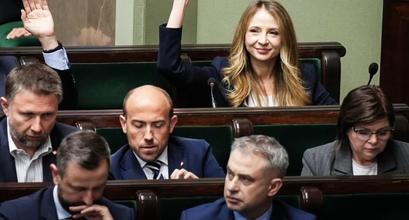 1000 zł dodatku do wynagrodzeń