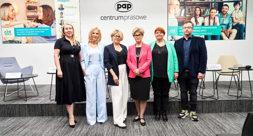 Szkoła czy rodzice. Psycholog, psychoterapeuta, psychiatra. Kto powinien pomóc dziecku?