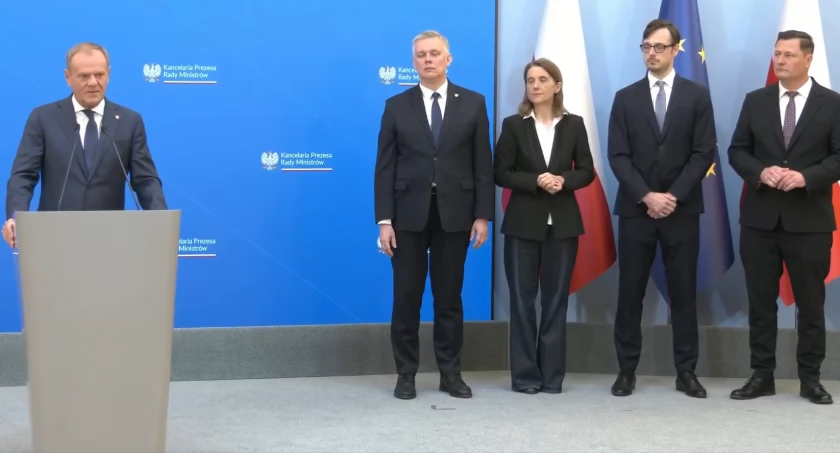 Donald Tusk: Spieszmy się kochać ministrów, bo tak szybko odchodzą. Rekonstrukcja rządu