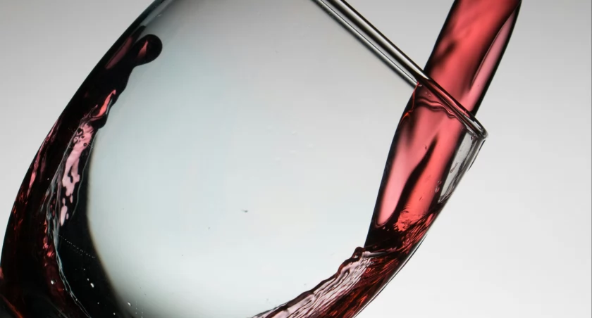 Żel z białka, żelaza i złota zwalcza objawy i skutki spożycia alkoholu