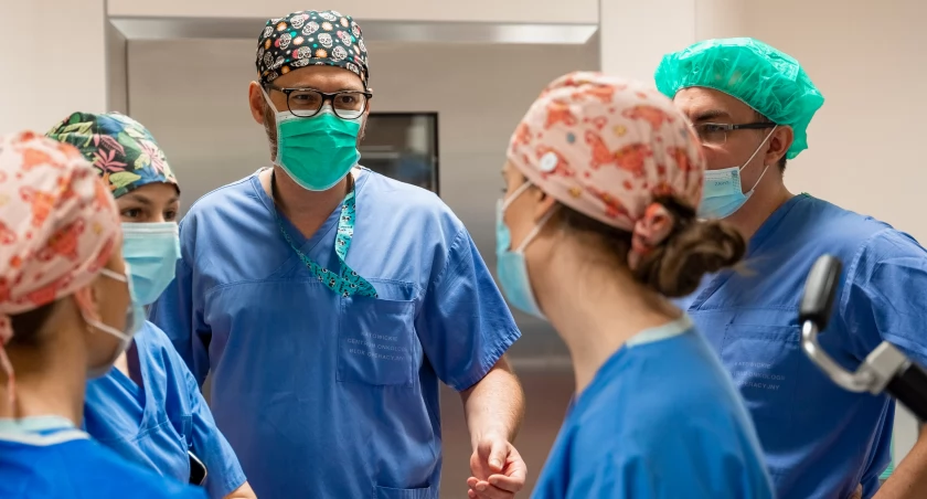 Laparoskopia, laparotomia, chirurgia robotyczna. Dr Daniel Kurczyński o metodach operacyjnych