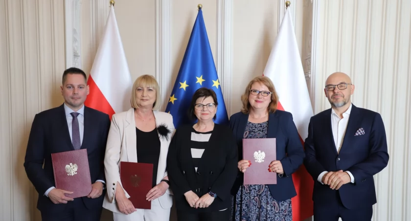 Minister Zdrowia wręczyła powołania na stanowiska dyrektorów oddziałów wojewódzkich NFZ