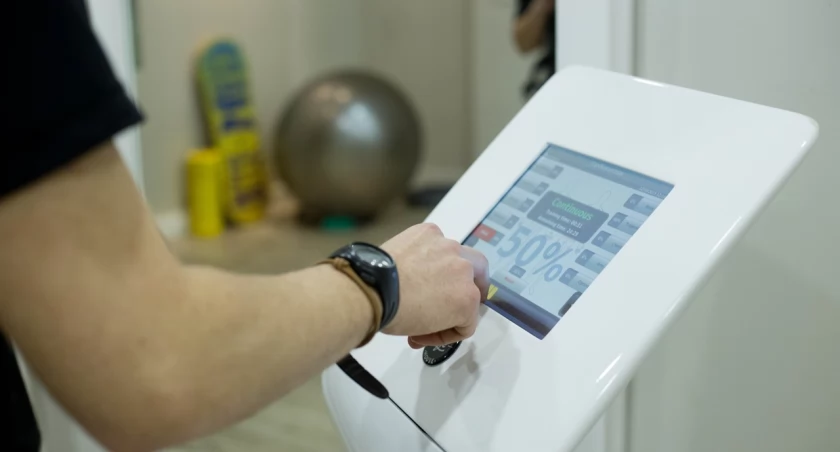 Elektryczna stymulacja podczas ćwiczeń pomaga w rehabilitacji po udarze