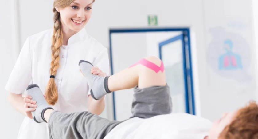 Fizjoterapia na NFZ. Fundusz chce ograniczyć liczbę świadczeń realizowanych w warunkach domowych