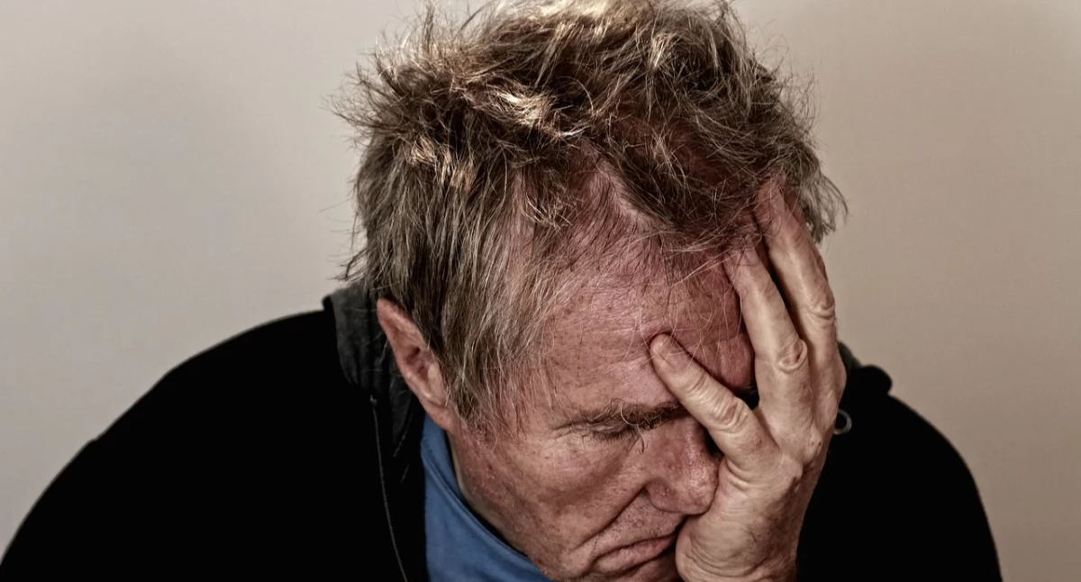 Zaledwie 9% ankietowanych seniorów otrzymało pomoc w opanowaniu lęku i stresu podczas pobytu w szpitalu