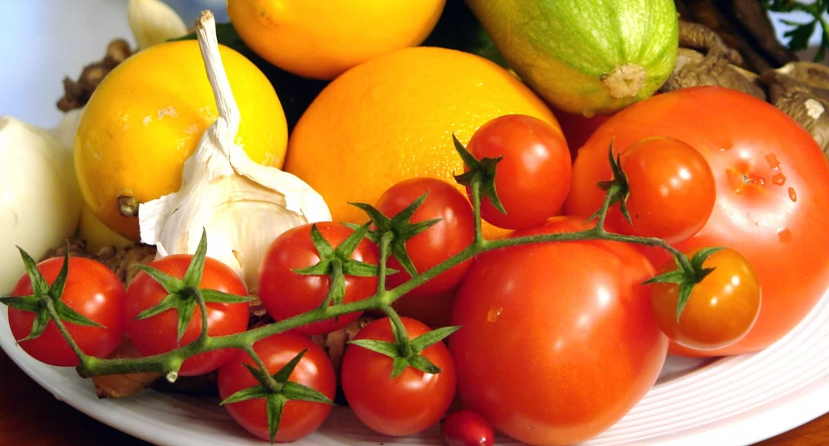 Dieta bogata w owoce i warzywa obniża ciśnienie i chroni nerki