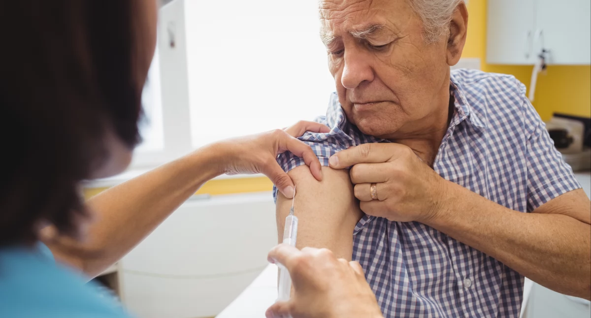 Eksperci alarmują, że nie ma szczepionek, a pacjenci wcale nie chcą się szczepić przeciw COVID-19